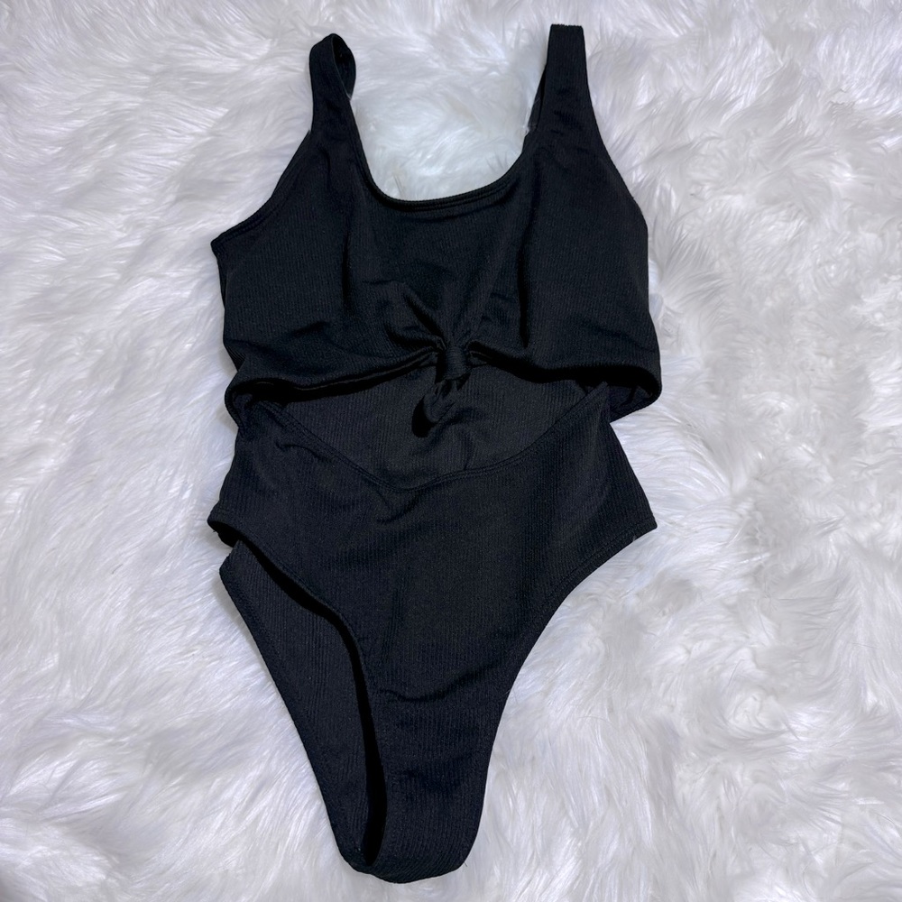 Zaful black ribbed one piece swimsuit‎ size M